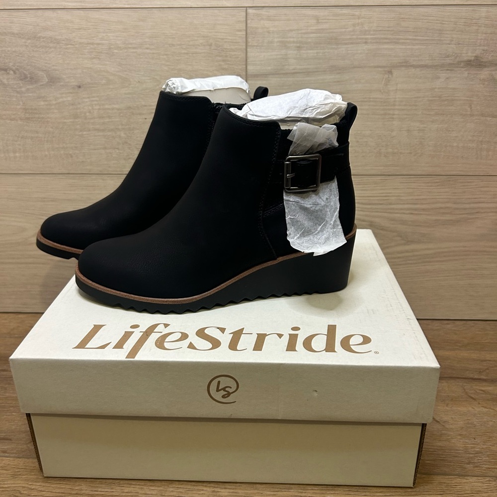 LifeStride Zayne Ankle Bootie 7 Medium Black